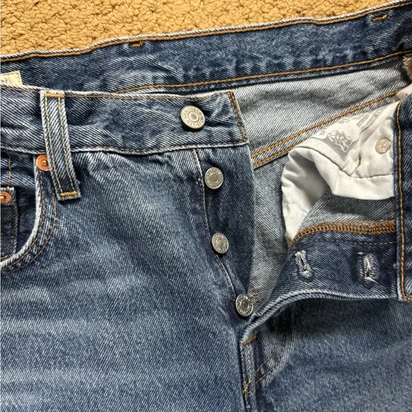 Levi's Women's Classic Blue Boot Cut Jeans - Picture 3 of 8